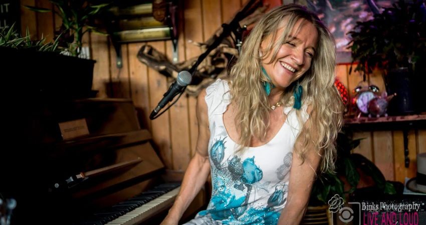 The music artist Nicola Farnon